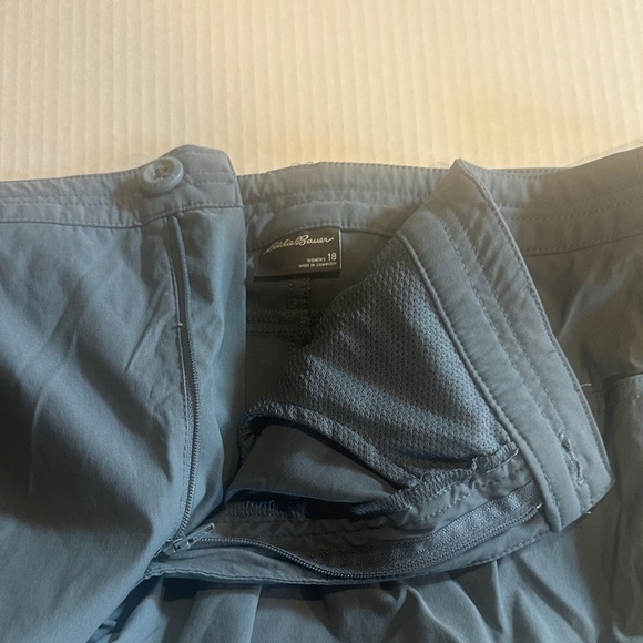 Eddie Bauer light blue capri lightweight fabric with bungee cord tabs zipper - Picture 11 of 11